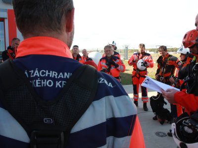Výcvik Letecké záchranné služby ZZS JčK pro zásahy v nepřístupném terénu